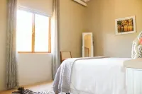 Luxury Getaway in Klein Karoo 2-bedroom at Buffelsklip Game Farm in Van Wyksdorp Hotels in Kannaland Local Municipality