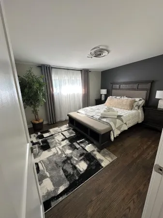 Lovely 3-bedroom house in Villa Park with WiFi and AC Отели рядом с достопримечательностью «Drury Lane»