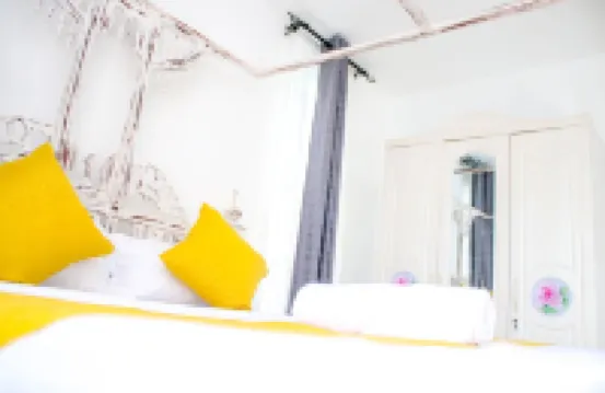 Executive 3bdrm villa with private pool on 2 min from the beach