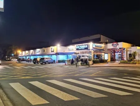 Luminoso, moderno, parqueo, piscina