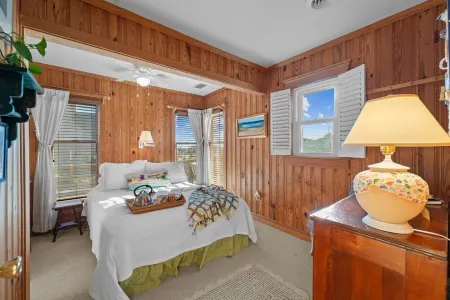 'Loophole' + Oceanfront + Historic Cottage + Nags Head NC