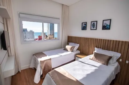 High standard apartment in Meia Praia for 15 people, pet friendly, 3 parking spaces