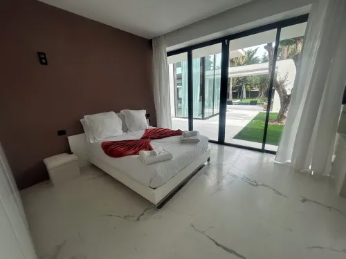 Californian villa in Mougins with 2 pools