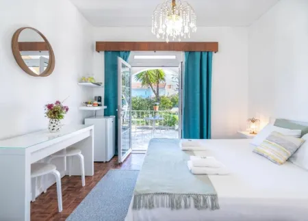 Double room with balcony and garden view- 3 Отели в г. Пера