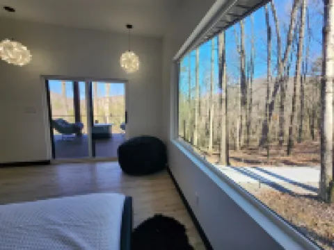 Passion @ The Patch, Lux Couples Getaway w/ View, massage chairs, movie theater