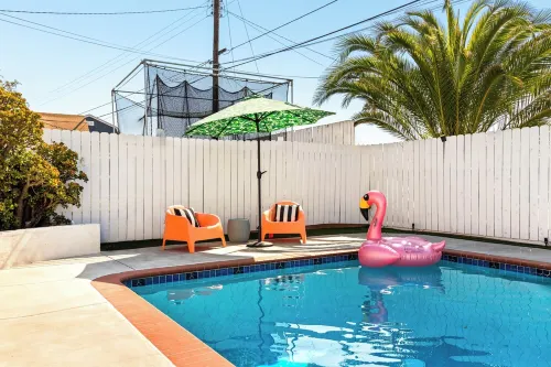 Pool house w/Playground, Mini Golf, King Bed