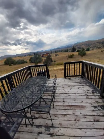 Emigrant Peak House with Spectacular View