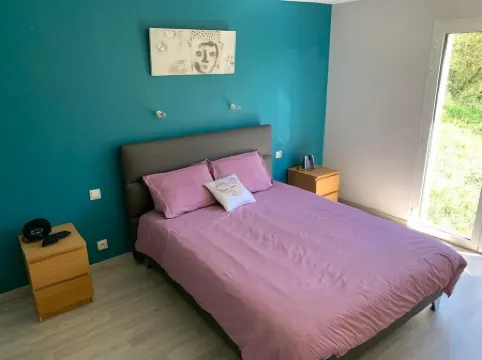 Superb south-facing architect-designed villa 230m2 with jacuzzi