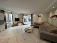 Très Belle Villa Proche du Centre Ville Avec 4 Chambres et 3 Salles de Bains Hotels in Vidauban