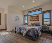 Chicory Guest Cabin - Paradise Valley, MT