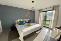 Modern Villa with Pool & Vineyard Views – Heart of Provence Các khách sạn ở Le Puy-Sainte-Reparade