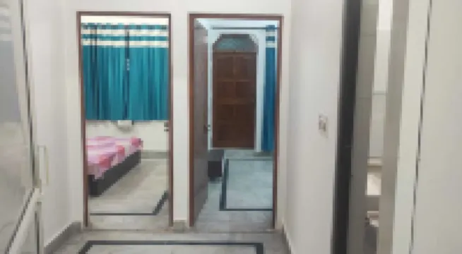 1BHK Homely Apartment – 5 Min to Metro , Kitchen & Free Wi-Fi