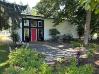 Secluded studio getaway- only 4 miles from Downtown Iowa City