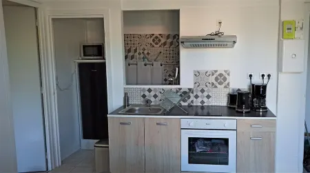 Comfortable apartment for curists and holidaymakers in Montchalusset Отели в г. Шатель-Гийон