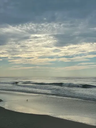 Charming 3-bedroom House - Two Blocks from the Beach