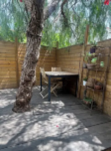 Maisonnette and terrace in the heart of the village to do everything on foot in St Mandrier Hotels in Saint-Mandrier-sur-Mer