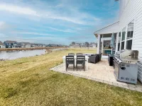 Pondside Paradise: Fishing-Pools-Bishops Landing-Seasonal Free Bethany Shuttle