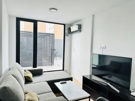 Excellent apartment with patio, Independence Park