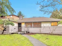 Spacious Retreat House Only 12 Miles from Seattle & Minutes 2 SeaTac Airport Hotels in Burien