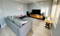Cosy Home near SValley & Airport
