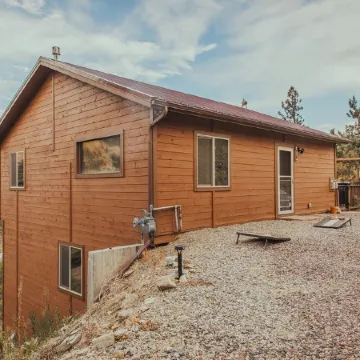 3-bedroom chalet in enchanting Bailey, Walk to town, Game Room, BBQ