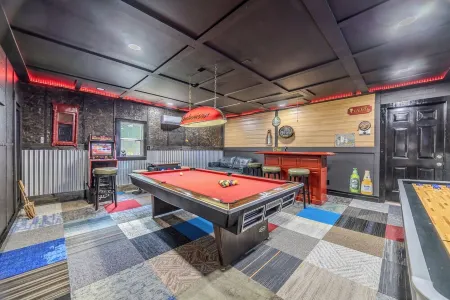 Views of Osage Golf Course & Osage River, 3 Balconies, Game Room, Sleeps 9