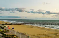 Charming 1-bedroom private suite. Easy walk to beach and boardwalk.