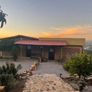 2 Cómodas habitaciones independientes con terraza y bonita vista al valle.