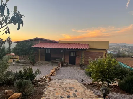 2 Cómodas habitaciones independientes con terraza y bonita vista al valle.