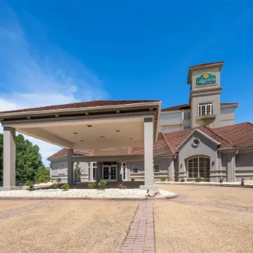 La Quinta Inn & Suites by Wyndham Raleigh Cary