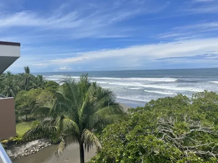 NEW OCEAN FRONT CONDO 2BR 2BATH full amenities Отели в г. Бехуко