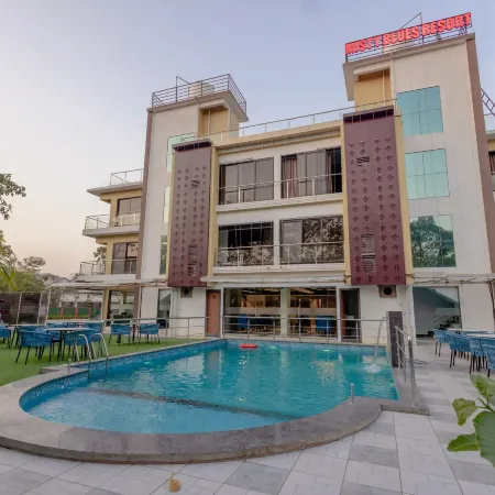 Misty Blues Villas & Resort Отели рядом с достопримечательностью «Железнодорожный вокзал Лонавала»