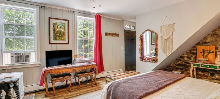 Charming Getaway < 1 Mi to Downtown Lambertville! Hotels in Гантердон