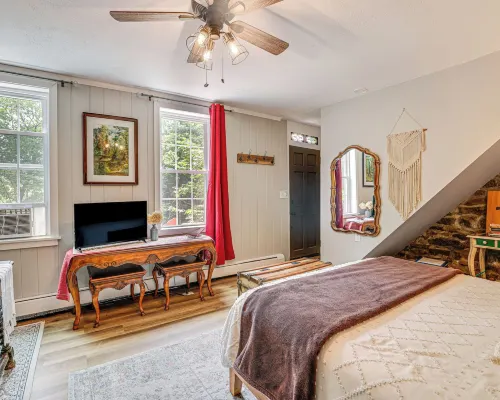Charming Getaway < 1 Mi to Downtown Lambertville! Hotele w: Lambertville