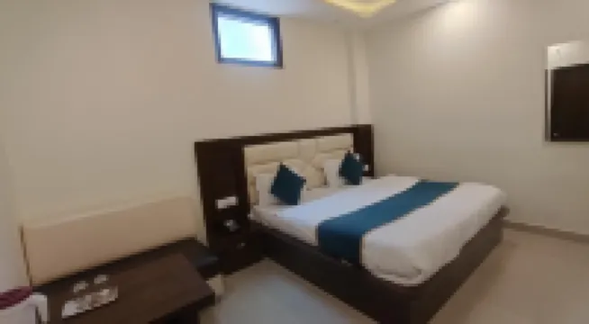 จี แอล พาเลซ