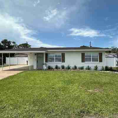 The Country Club Cottage NEW! Watch launches from driveway or walk to the river! Hotel Exterior