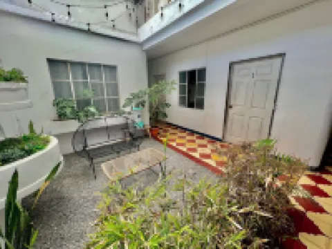 Hostal Urban Hotels near FREE FIRE