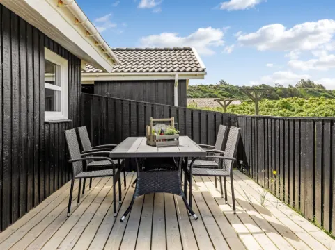 "Fanni" - 460m from the Sea