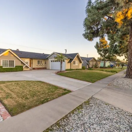 @ Marbella Lane - Charming 4BR Bungalo for Relaxing Retreat