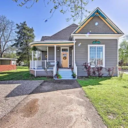 Renovated Carnegie Cottage - Walk to Dtwn!