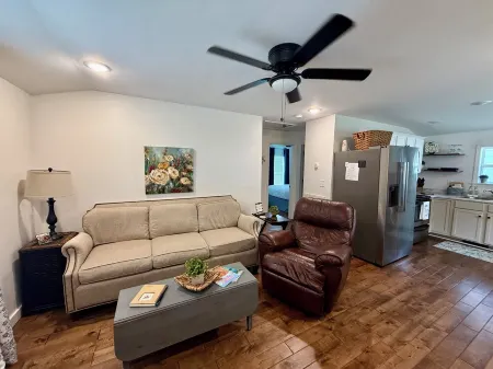 Lil Gem - near Bethel and HCMC