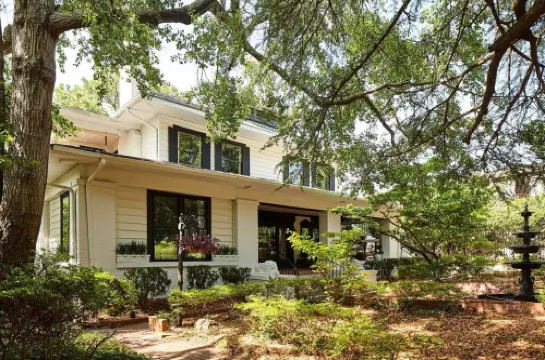 Apt2@EdenBrae - Walkable Southern Gothic Mansion