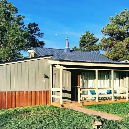 BEAUTIFUL Rustic/Modern Remodel - IDEAL Location!!