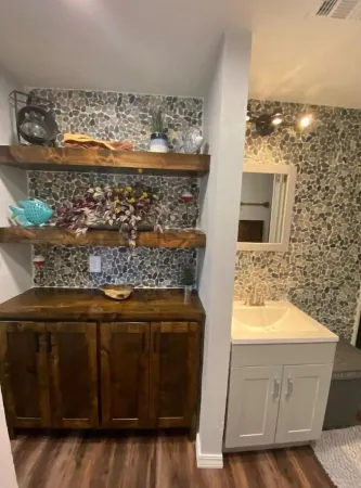 Cozy riverside cabin on the Neosho river