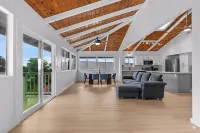 Freshly Remodeled w/ Vaulted Ceilings ,Lanai view 3.5 mi from Airport Live Local Hotels in Kalaoa