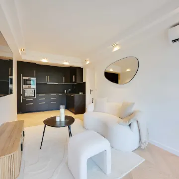 Charming Apt with AC & balcony Отели рядом с достопримечательностью «Philips»