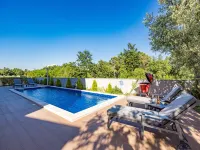 Villa with Pool, Game Room, Garden - 3-Star