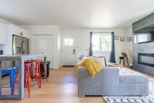 2BR | Bath, Fireplace | West Seattle | Sophari - บังกะโล