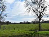 Cottage in France with Garden near Lake Hôtels à : Montaron