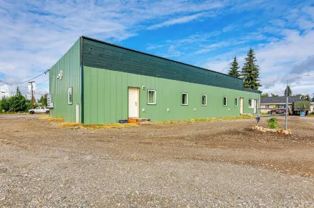 Less Than 2 Mi to Dtwn Pet-Friendly Getaway in Fairbanks Отели рядом с достопримечательностью «Заказник Френдс оф Кримерс Филд эт Кримерс Филд Мигратори Уотерфоул»